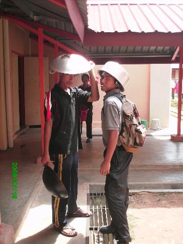 Periuk Combat - This picture was taken is to artificial clone mortal combat.. HAhahahaha... Both of the 'periuk warriors' is my friends. This picture was taken in my high school.