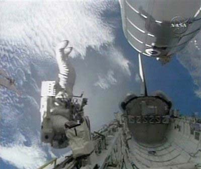 Space ship - In this image from NASA TV , astronaut Stephen Bowen maneuvers down the cargo bay of the spae shuttle Endeavour as he prepares to assist astronaut Heidemarie Stefanyshyn-Piper in placing an empty nitrogen tank into the shuttle's cargo bay, November18,2008.