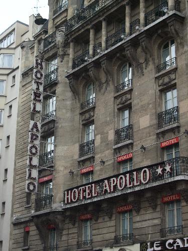 Apolla hotel - This hotel is directly across from the Eurostar staion in Gare Du nord