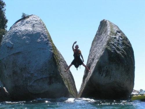 Breaking the Stone - Very good photo from the nature, guess how the stone broke from the middle