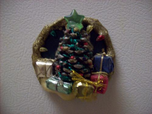 A christmas tree magnet made using a pinecone - I was so happy this turned out as nice as I had imagined. I decorated a pinecone to make it look like a christmas tree. Everything used was recycled from other crafts projects.