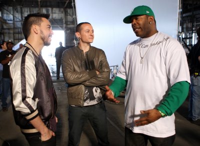 linkin park with busta rhymes - at the backstage: bustarhymes, chester and mike