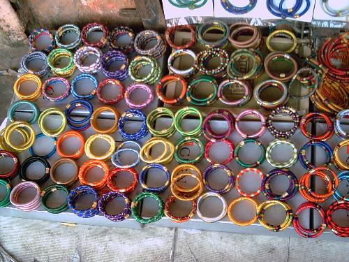 Colors!! - Colors around. A glimse at the traditional Indian flee market.