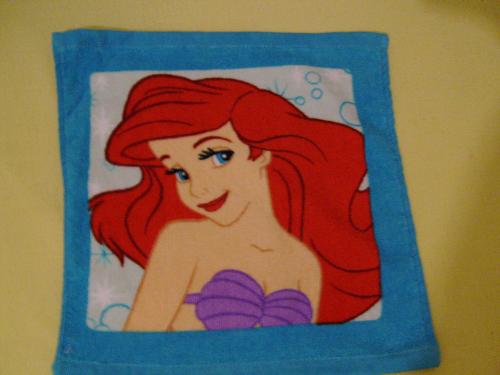 The little mermaid - Ariel Mini Towel - This is one of the 6 mini 30cm X 30cm towels i bought today for my girl featuring the Ariel character from Disney's animation 'The little mermaid'.