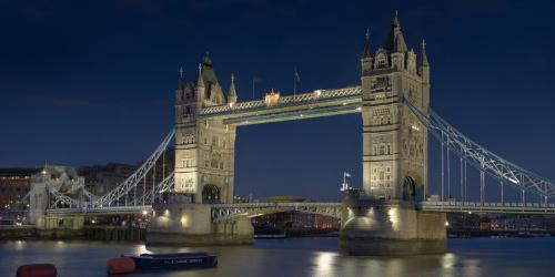 london bridge - panoramic pic of the london bridge