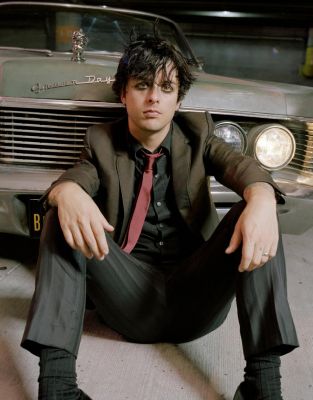 Billie Joe Armstrong of Greenday - A snapshot of Billie Joe Armstrong of the band Greenday in the set of one of their videos, Boulevard of Broken Dreams.
