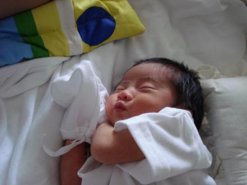 My 1 million pesos baby - This is my baby at 3 days old. Born on October 31, 2008, Gavin Doie filled our hearts with joy.