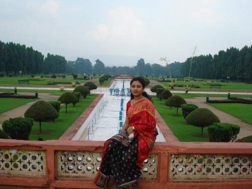 beauty at a scenic spot.. - cool pose..