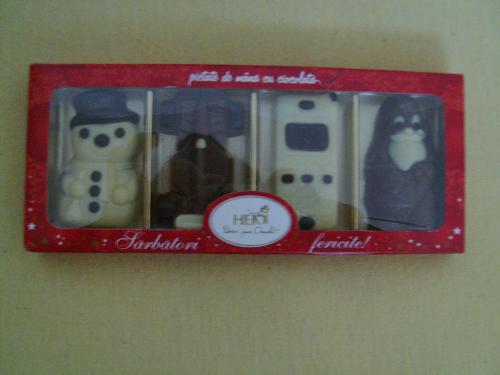 Heidi Christmas hand painted with chocolates figur - Heidi Christmas hand painted with chocolates figurines. This is a french chocolate, quite good, and not very expensive.