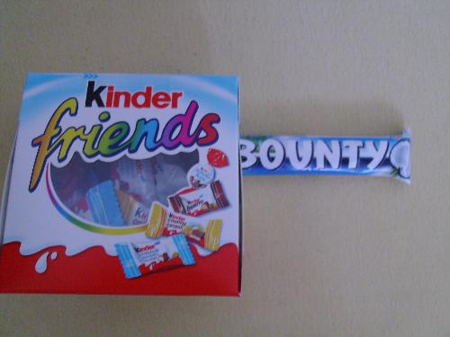 Kinder friends and a bounty - The bounty wasn't actually supposed to be in the picture, but i had nothing at hand to support the Kinder box, so i let it in. In the box we can find Kinder Bueno, chocolate, cereali and Schoco Bons.