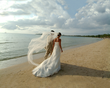 richard emmanuel wedding photography - wedding on the beach by richard emmanuel photography. www.richardemmanuel.com