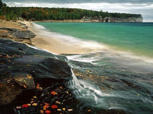 Dil chahta hai... The heart wants... - have you ever lost yourself amongst friends and vast, expanded beaches... where the water is green and only leisure all the time...?