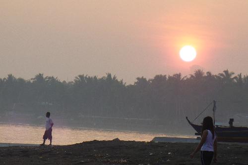 Morning SUN - Is this morning sun feel happy or not! seems its a morning life of people.