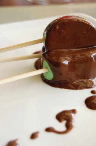 Chocolate Mallows - Rich chocolate poured in to mallows...heavenly pleasure...sweet, tempting and mouthwatering.