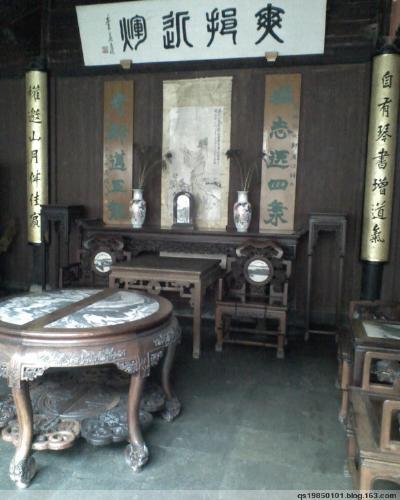 old town  - this picture was photoed in a rich family ,his name -zhangjingjiang ,a very famous person in the eary 19 centry ,he help jiangjieshi get the nationalist party's politic power ,but at last ,he devided from jiang and went to UN ,  you can see some words in this picture ,that's Sun zhongshan wrote for him