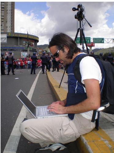 wireless internet connection - Wireless internet connection brings us huge convenience-- we can work on the street