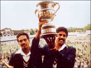 world cup - Kapil Dev lifting India's one and only world cup trophy