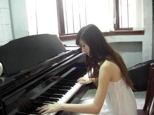 Playing Piano - I'm playing piano when I was study in the University