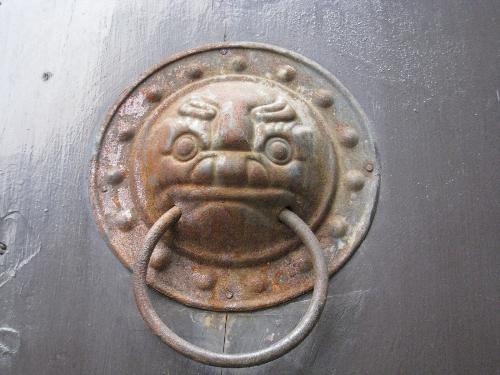 use to knock at the door - here the image is a metal handle use to knock at the door.