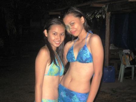Sexy Teens - My loveley Iris with her Best friend in their swimming suits.