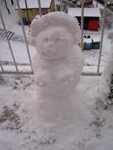 Snowman - I made this snowman two weeks ago. Unfortunetely, he disappeared and melt very fastly. 