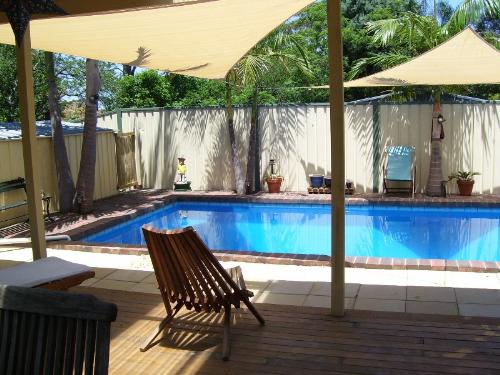 Shadecloths over pool ... - Picture of shadecloths over the pool.