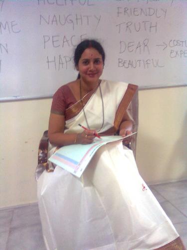 Look!This is my indian teacher Rama - She is really elegant,especially when she is dressing in saree!