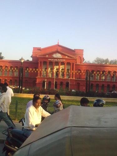 What's the name of the palace? - ~@^_^@~The photo which i made in Bangaore,india.But i don't know the name of it. Does anybody know it?Please answer to me,(*^__^*)  It seems very famouse.Thanks so much!