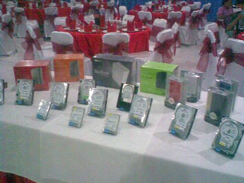 Lounching product in my office - This picture when i left the office where i work a lounching product. This gathering is conducted to introduce the lates product from my company ang we invite our costumers to come.