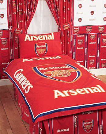 gunner's bed - A room showing an arrangement of a seriou arsenal fan who used everything about arsenal to set up his gunner's bed.