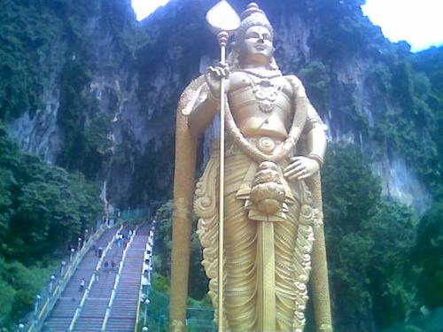 Thsis is the image of Largest statue of lord murug - this is the image of lord muruga's statue that is present in malaysia in a cave and this is the largest statue ever built for him..this is really great..just check it out...