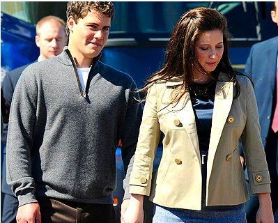 Bristol Palin & Levi Johnston - Sarah Palin doesn't look like a grandmother!!!