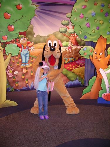 pluto disney - my daughter and pluto at disney