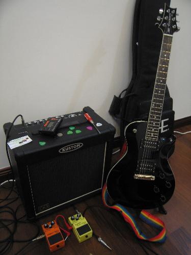 My playstation - Equipments:  PRS Tremonti SE Boss DS-1 Boss SD-1 Kustom 12 Gauge amp Boss TU-80 Tuner