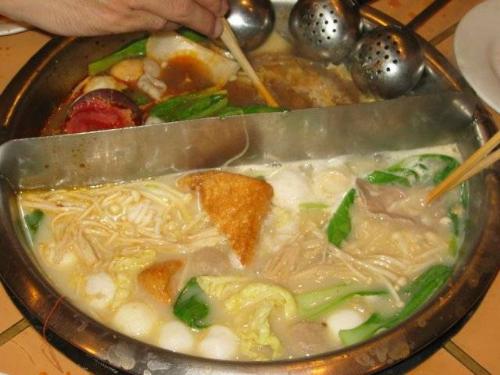 Chinese Steamboat - A typical Chinese steamboat meal. Look at all those fresh, succulent, delicious ingredients. Simply mouth watering isn't it?  Bon appetit!!