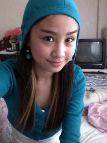 Cute - This is my friend. Shes cute and beautiful. Shes a filipina.