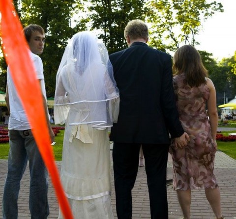 funny picture - newly married couple