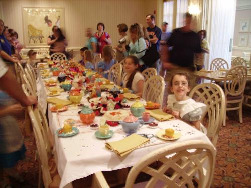 alice tea  - alice in wonderland tea party with my little girl