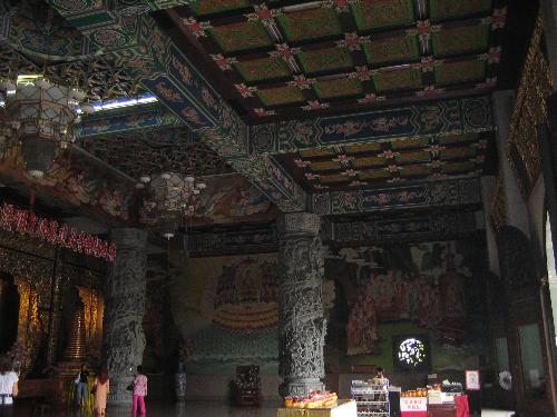 Kek Lok Si - Inside The Temple - This is my first time visit the Kek Lok Si Temple in Penang. My wife was born in Penang, so I have the opportunity to visit and is my first time go to Penang. This photo I take it inside the Temple of the Kek Lok Si.