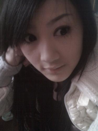 Chinese pure beauty - she is very nice and kind,and like to make friends with everybody.