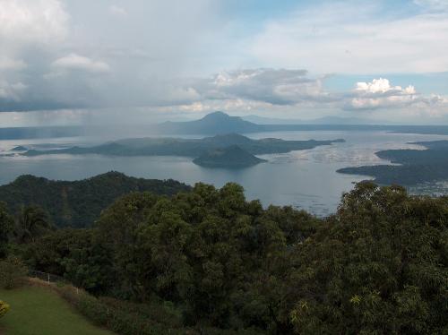 Tagaytay Philippines, a beautiful place! - My friend took this picture in Tagaytay Philippines. It looks like a very beautiful place. I've been to many other places in the Philippines like Boracay, Cebu, Subic Bay, Angeles City, Manila, Cagayan De Oro... I can't wait to go back