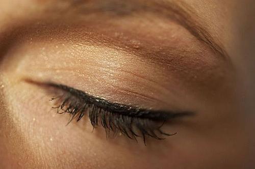 eyeliner full - black eyeliner on dusky skin.