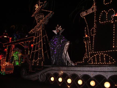 a queen - disney spectro magic parade at mgic kingdm in disney world