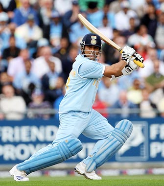 master blaster sachin playin aquare of the wicket - no one in the world can play cricket as elegantly as he does. true master of the game.