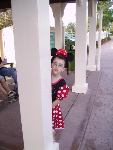 minnie mouse - my daughter waiting for the bus at diney