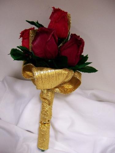 Feather Rose - Feather rose of 6 in red. Feather Rose - Feather rose of 6 in red.