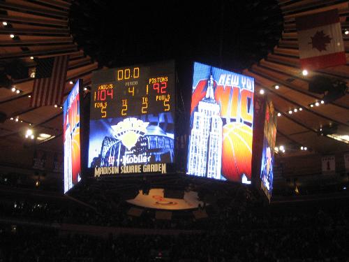 Knicks Game 12/7/08 - Jumbotron @ the Knicks v Pistons game