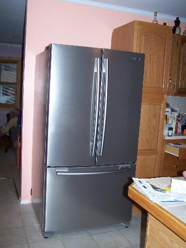 New Fridge - The new fridge has no magnets - yet!