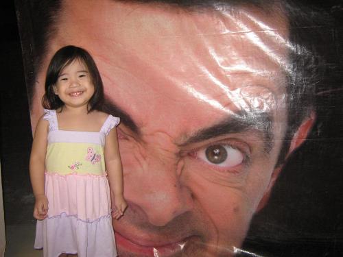 mr bean - mr bean peeking