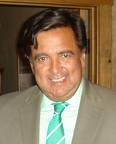 Bill Richardson - Governer of New Mexico wearing a green tie.
